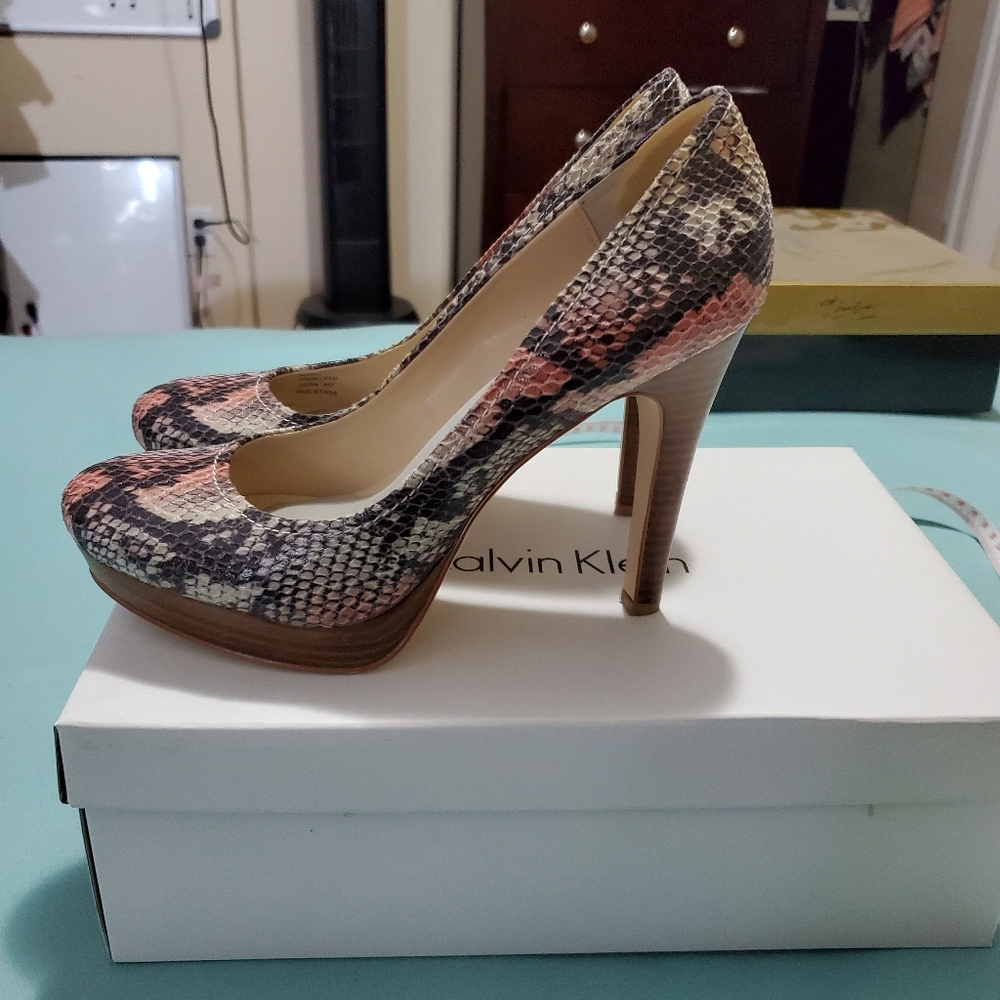 Calvin Klein 2 tone pumps size 8.5M